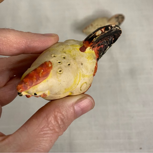 VINTAGE | Chalkware Chicken Salt & Pepper Shakers. - Picture 3 of 14